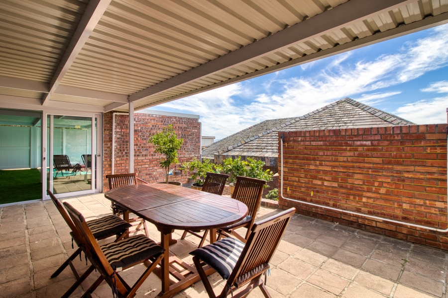 4 Bedroom Property for Sale in Gordons Bay Village Western Cape